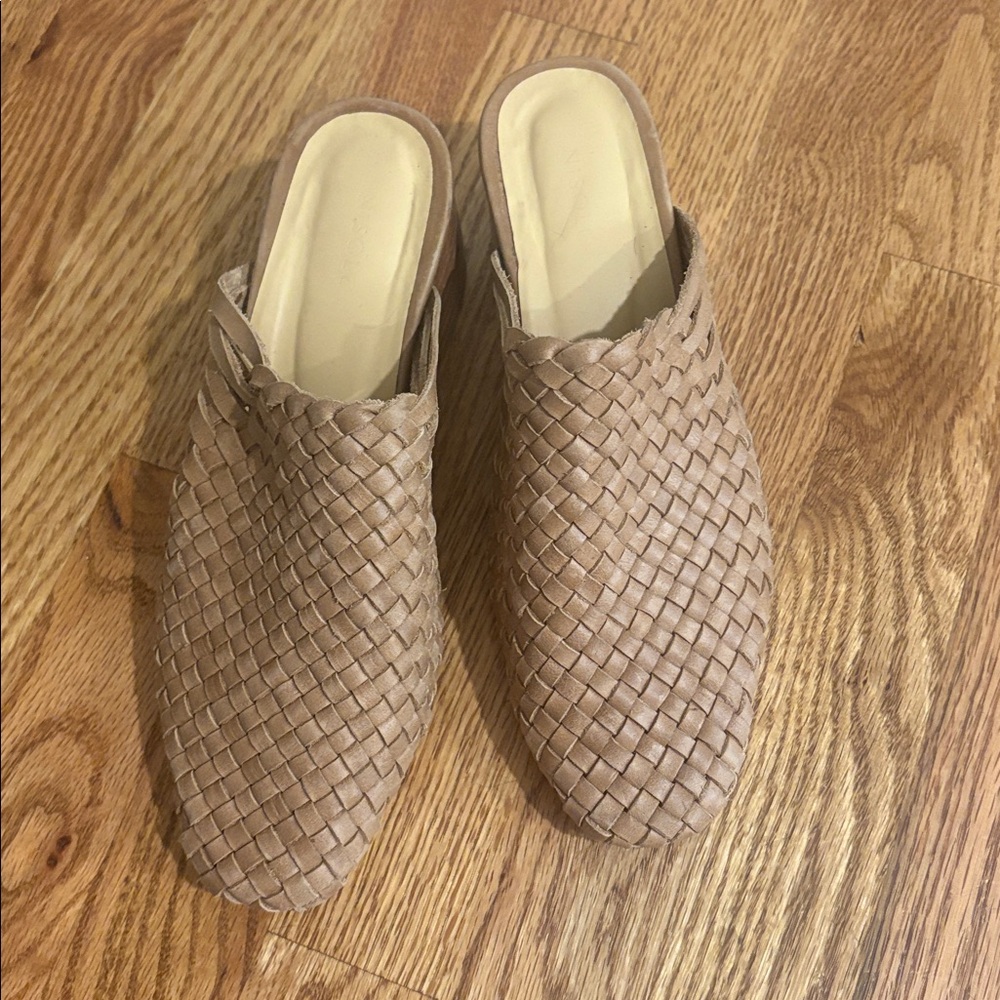 Nisolo clogs size 8